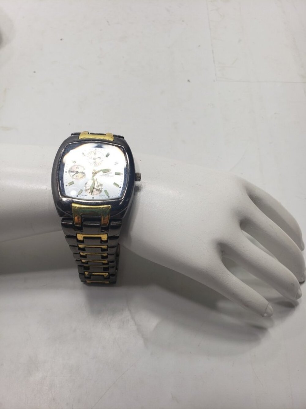 DENACCI V0261 Men’s Quartz Water Resistant Two-Tone Gold/Black Wristwatch